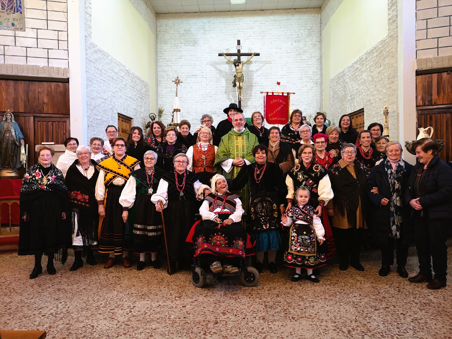 Las mujeres de la comarca sacan del baúl los rodaos en la fiesta de las