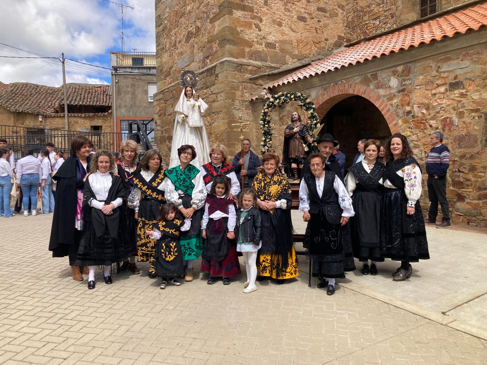 Galer A Los Rodaos Salen Del Ba L Por San Isidro En Manganeses