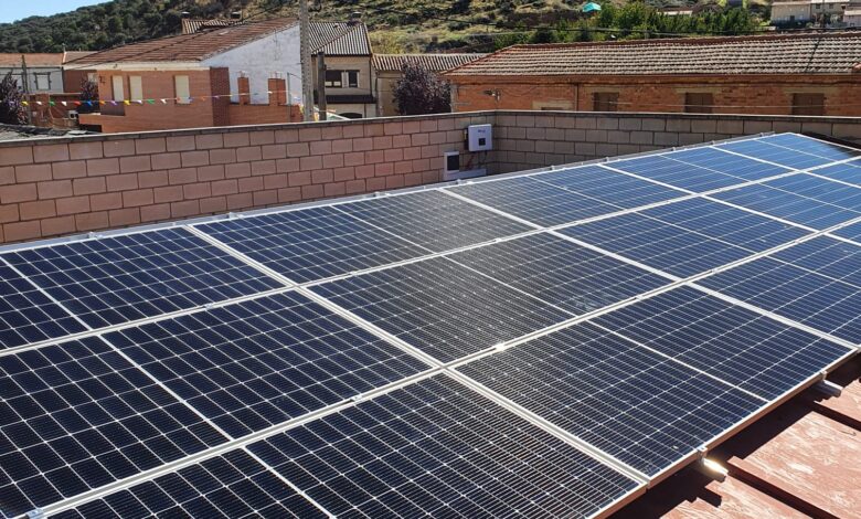 Placas solares en el tejado