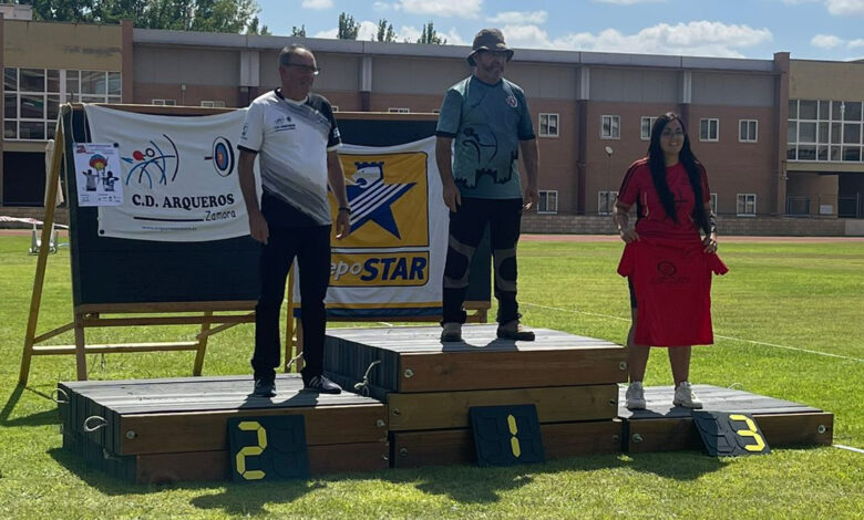 Luis Caidas, Benjamín Rodríguez y Sara Herrero en el podium