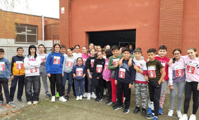 Alumnos del León Felipe antes de participar en la carrera solidaria