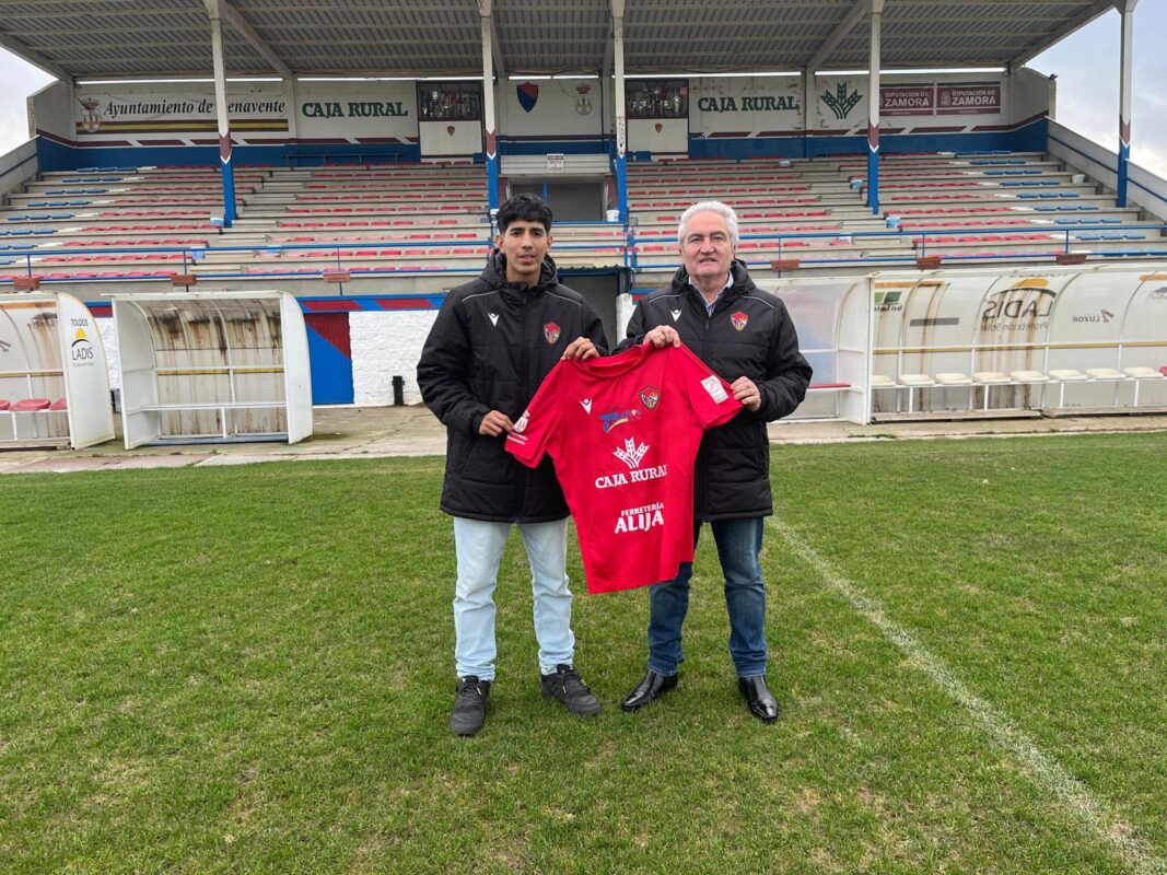 Contreras con la camiseta de su nuevo club
