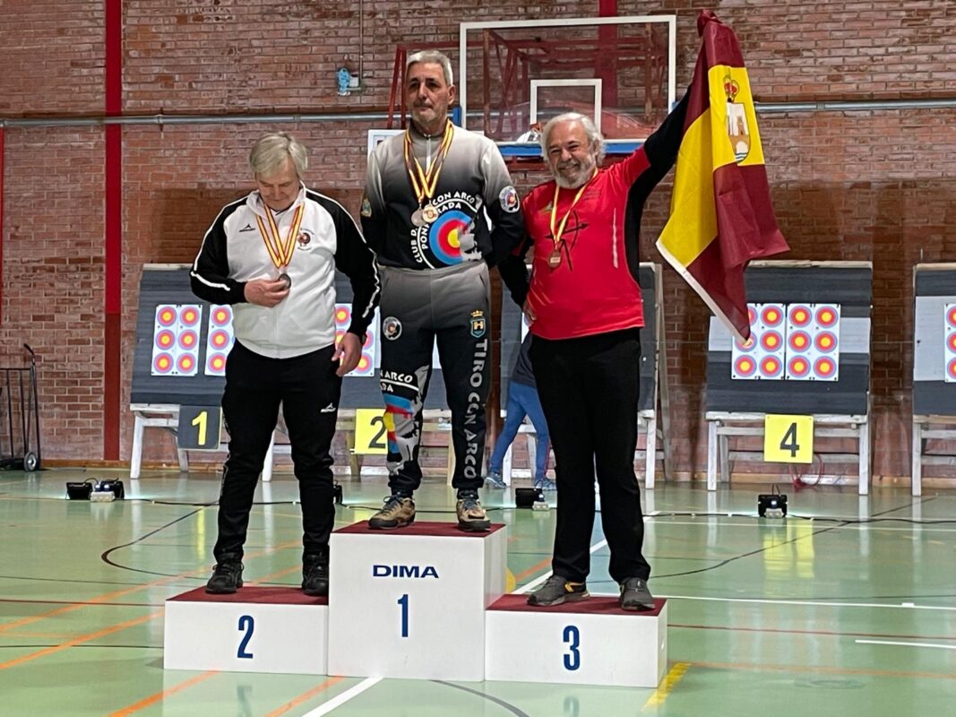 Bernardo Martínez en el podium campeonato castilla y león.
